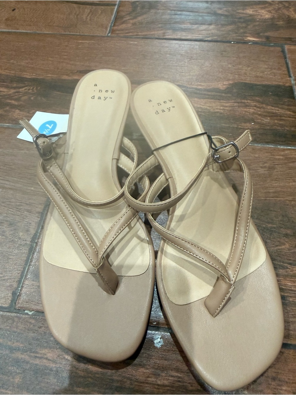 a new day Women's Tan Strappy Thong Sandals NWT 7.5